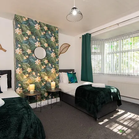 Large House For Groups With Huge Driveway - Free Parking * Middlesbrough