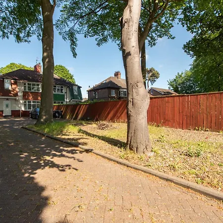 Large House For Groups With Huge Driveway - Free Parking Middlesbrough