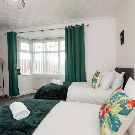 Holiday home Large House For Groups With Huge Driveway - Free Parking