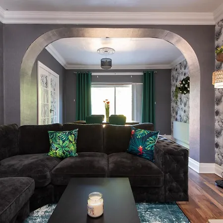 Large House For Groups With Huge Driveway - Free Parking Casa de Férias Middlesbrough
