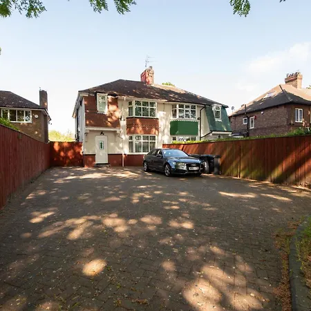 Large House For Groups With Huge Driveway - Free Parking Ferienhaus *